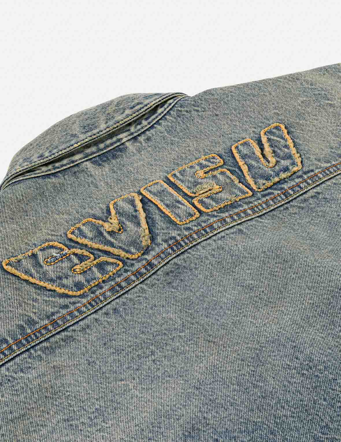 海鷗印花與破損商標布貼刺繡寬版休閒牛仔外套