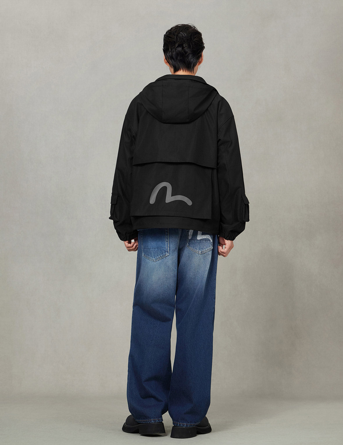 多口袋常規版型可拆卸連帽戶外外套