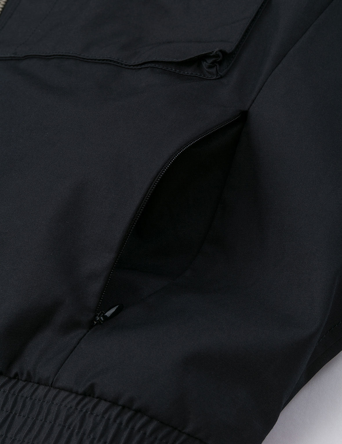 多重商標刺繡徽章常規版型夾棉飛行員外套