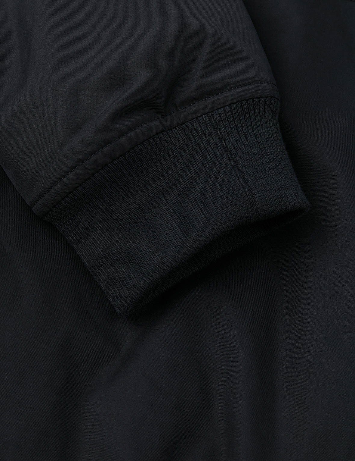 多重商標刺繡徽章常規版型夾棉飛行員外套