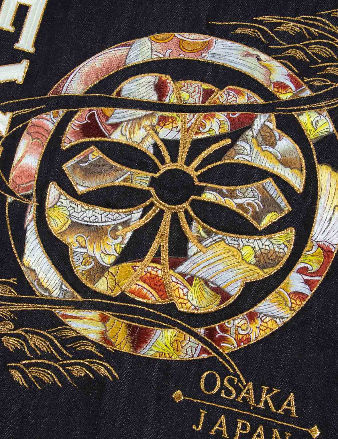 錦鯉圖案家花及商標刺繡牛仔外套