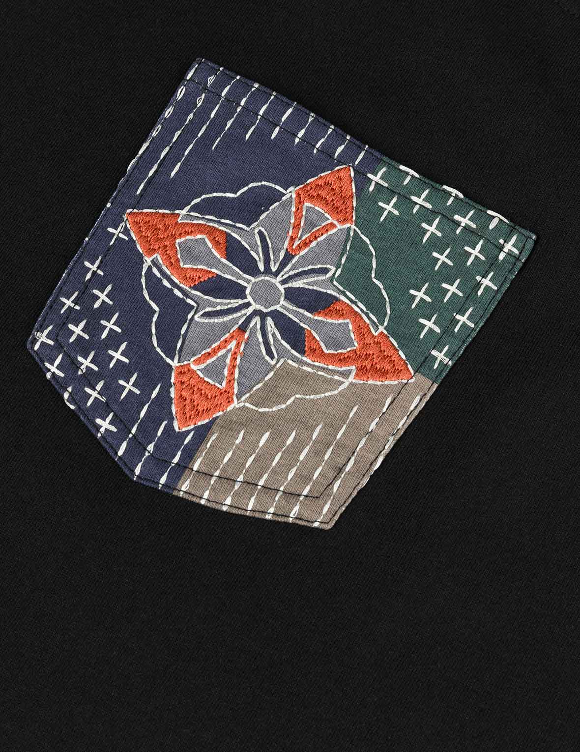 多口袋撞色刺繡寬版T恤