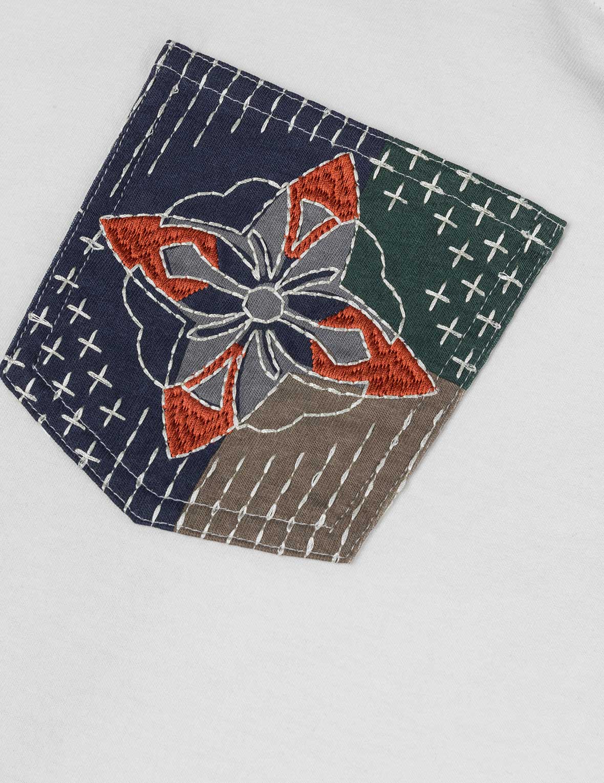 多口袋撞色刺繡寬版T恤