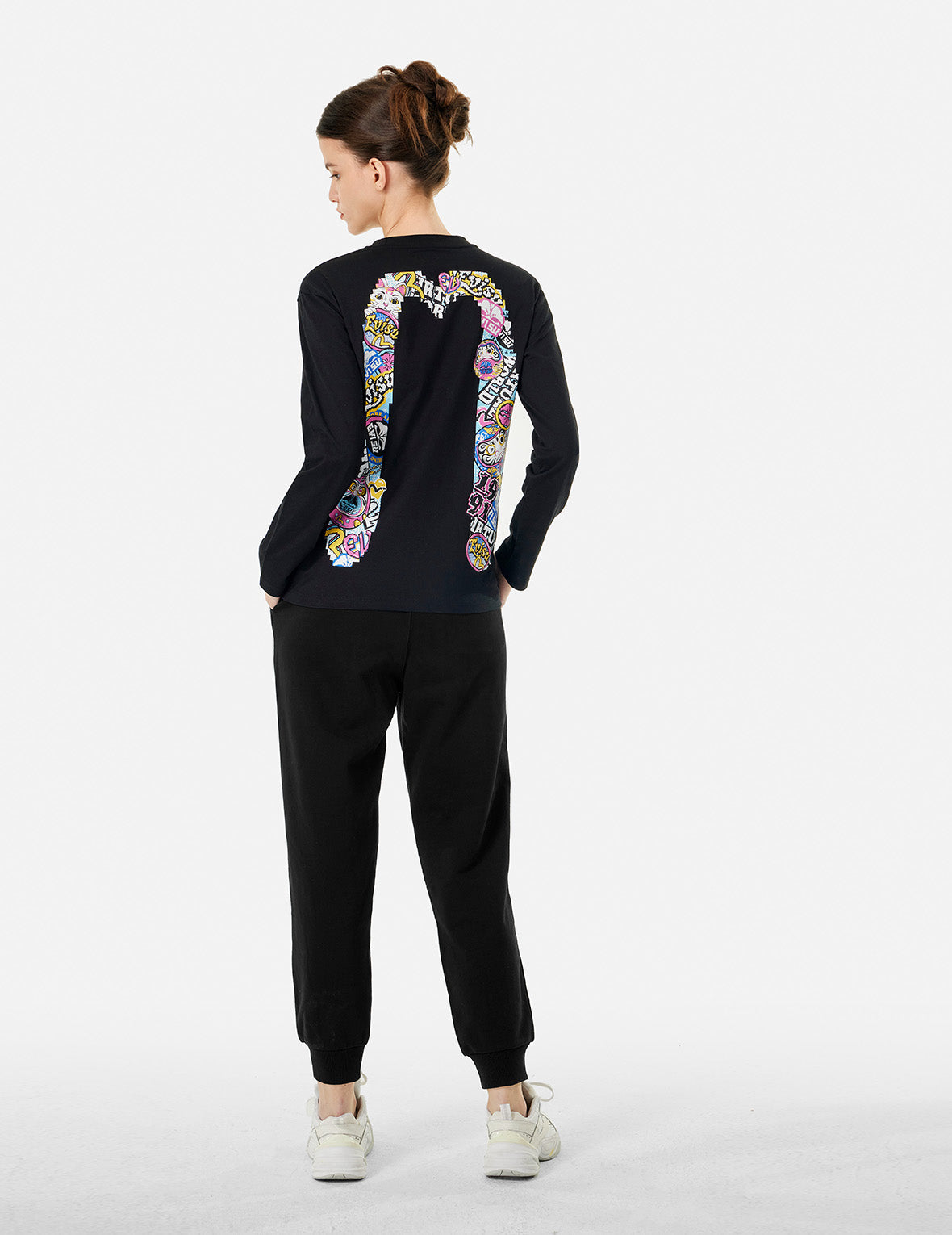 商標印花與海鷗刺繡常規版型運動褲