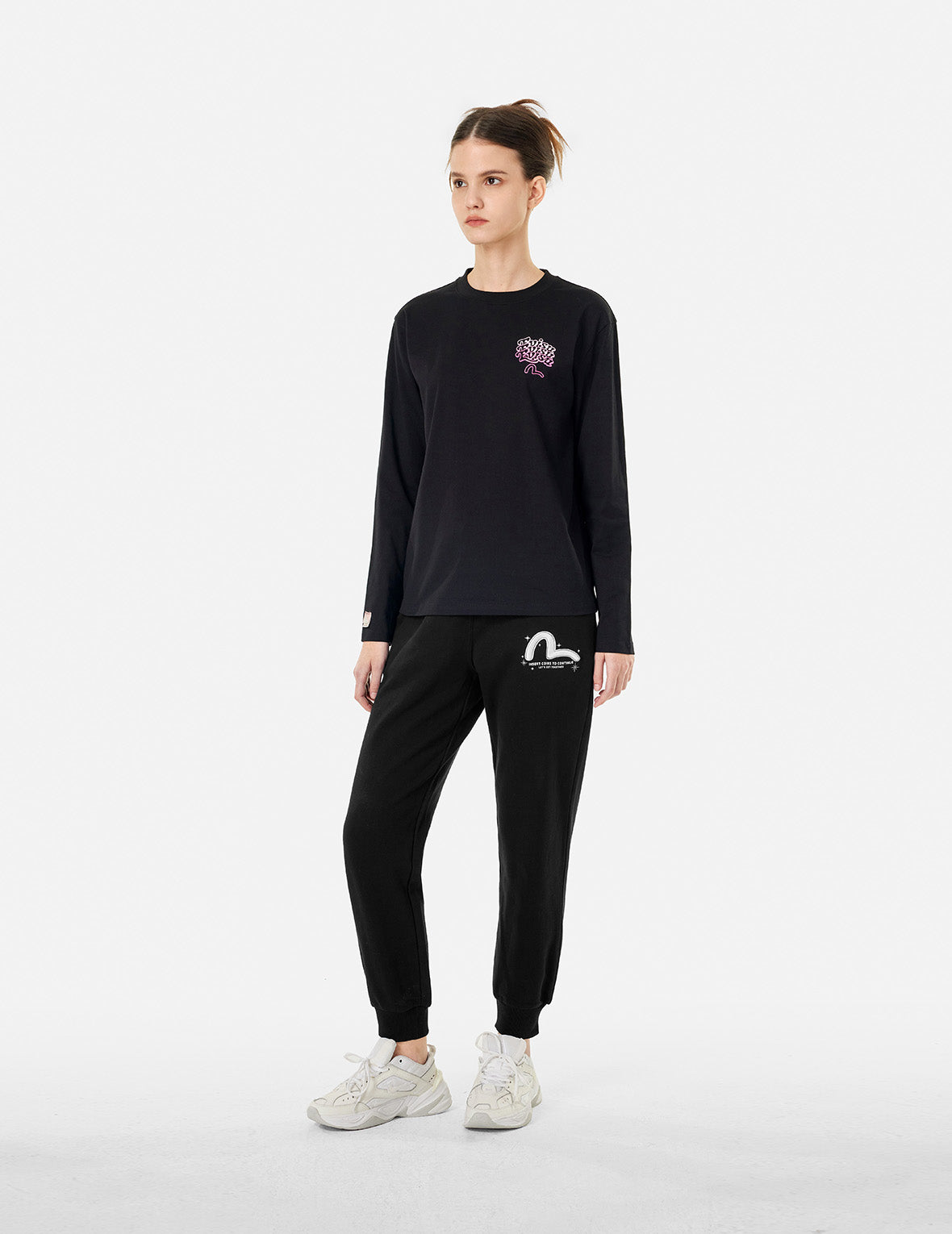 商標印花與海鷗刺繡常規版型運動褲