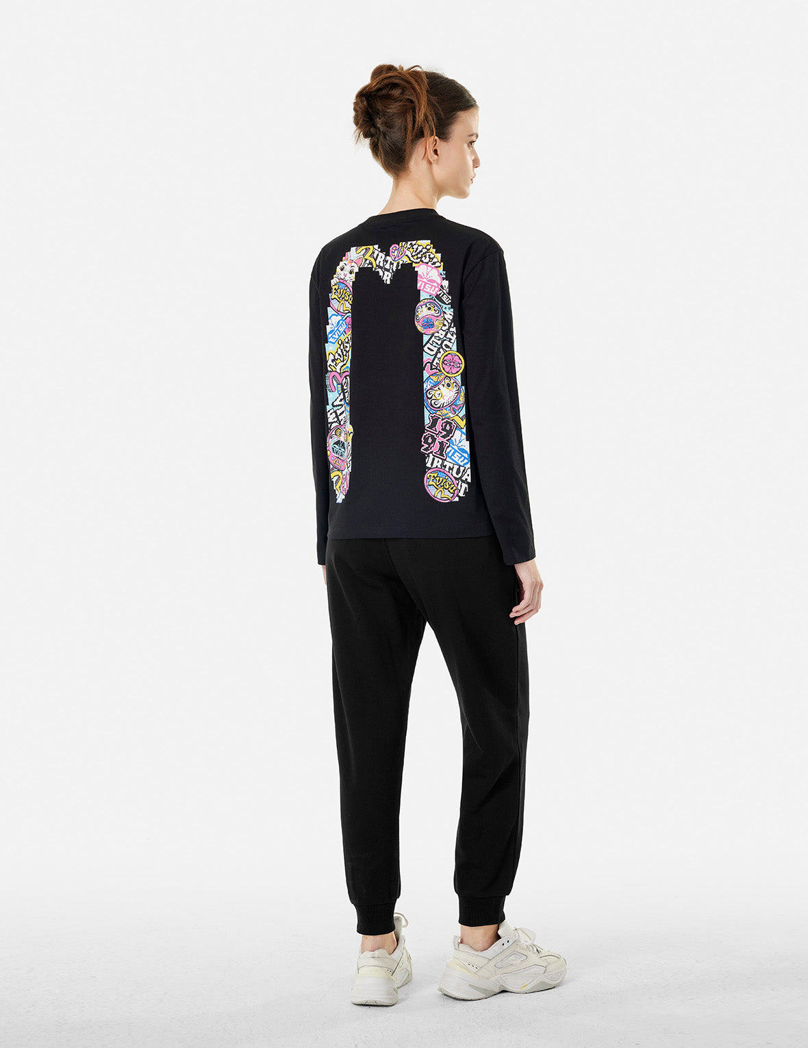 商標印花與海鷗刺繡常規版型運動褲