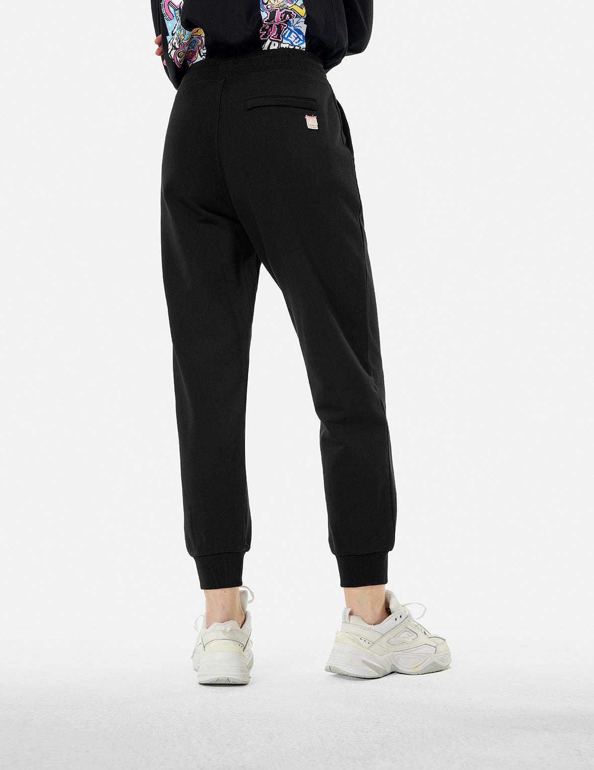 商標印花與海鷗刺繡常規版型運動褲