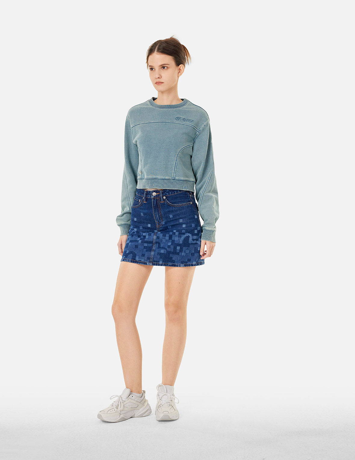 Distressed Appliqué Embroidery Washed Fashion Fit Cropped Sweatshirt