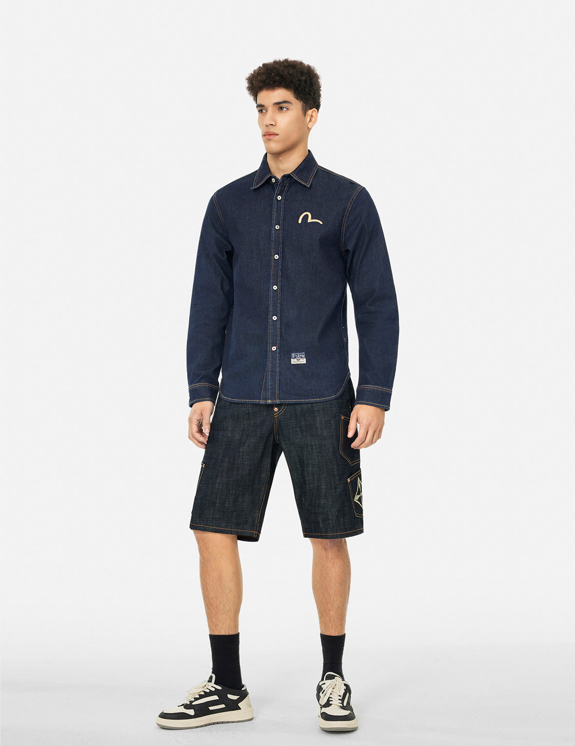 Multi-Pocket with Brocade Patch Regular Fit Denim Shorts