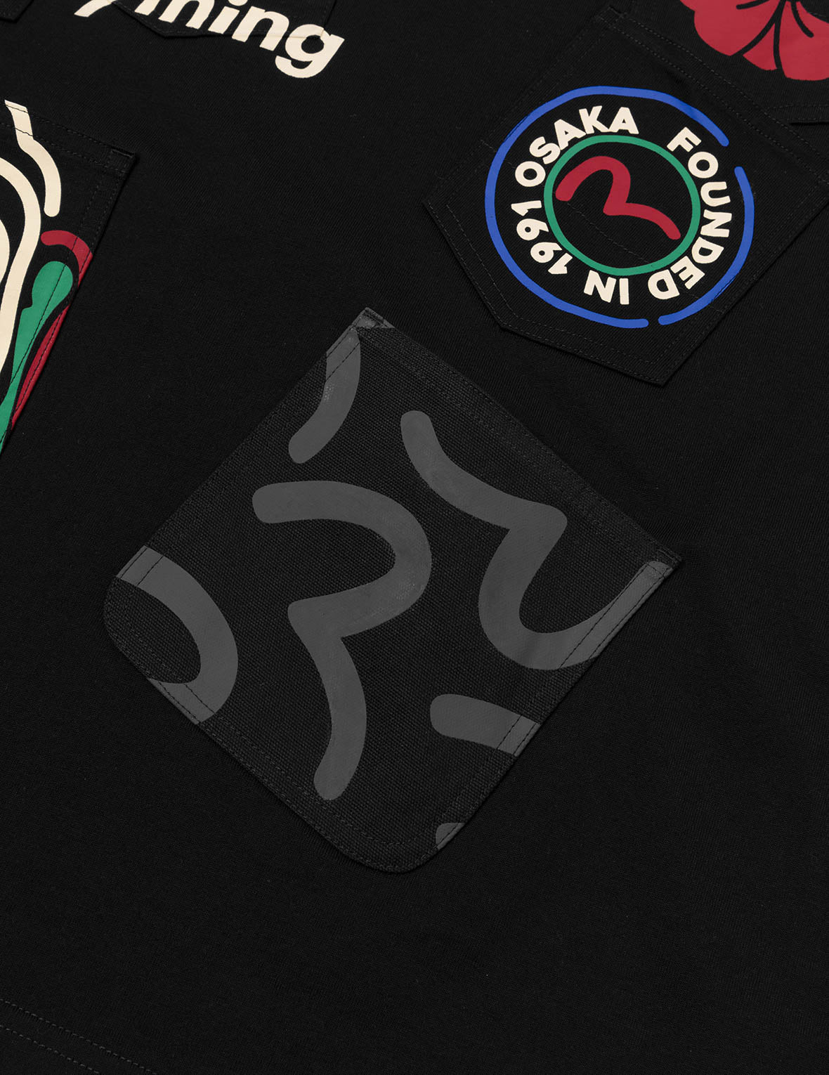 Multi-Pocket and Multi-Print Detail Relax Fit T-Shirt