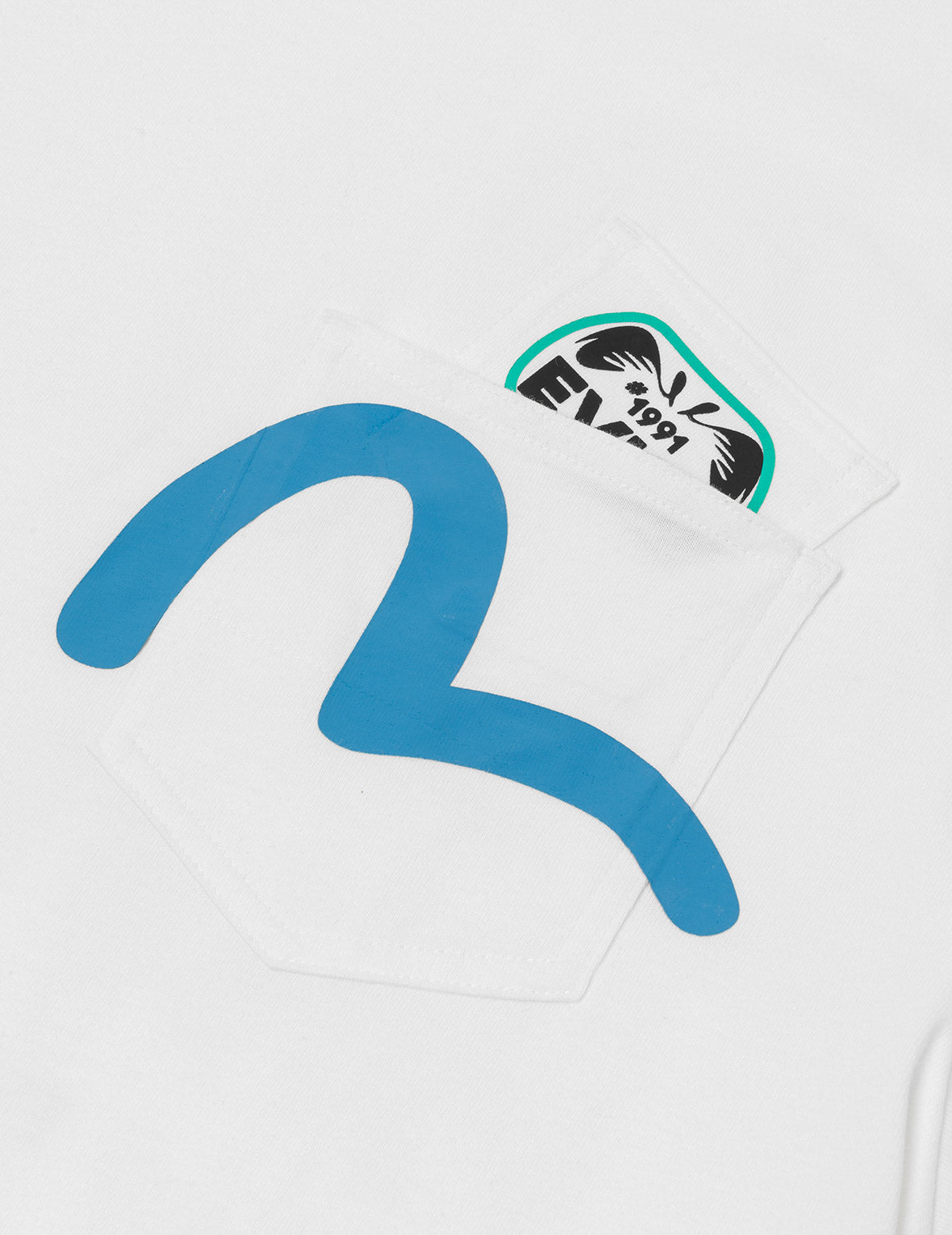 Multi-Pocket and Multi-Print Detail Relax Fit T-Shirt