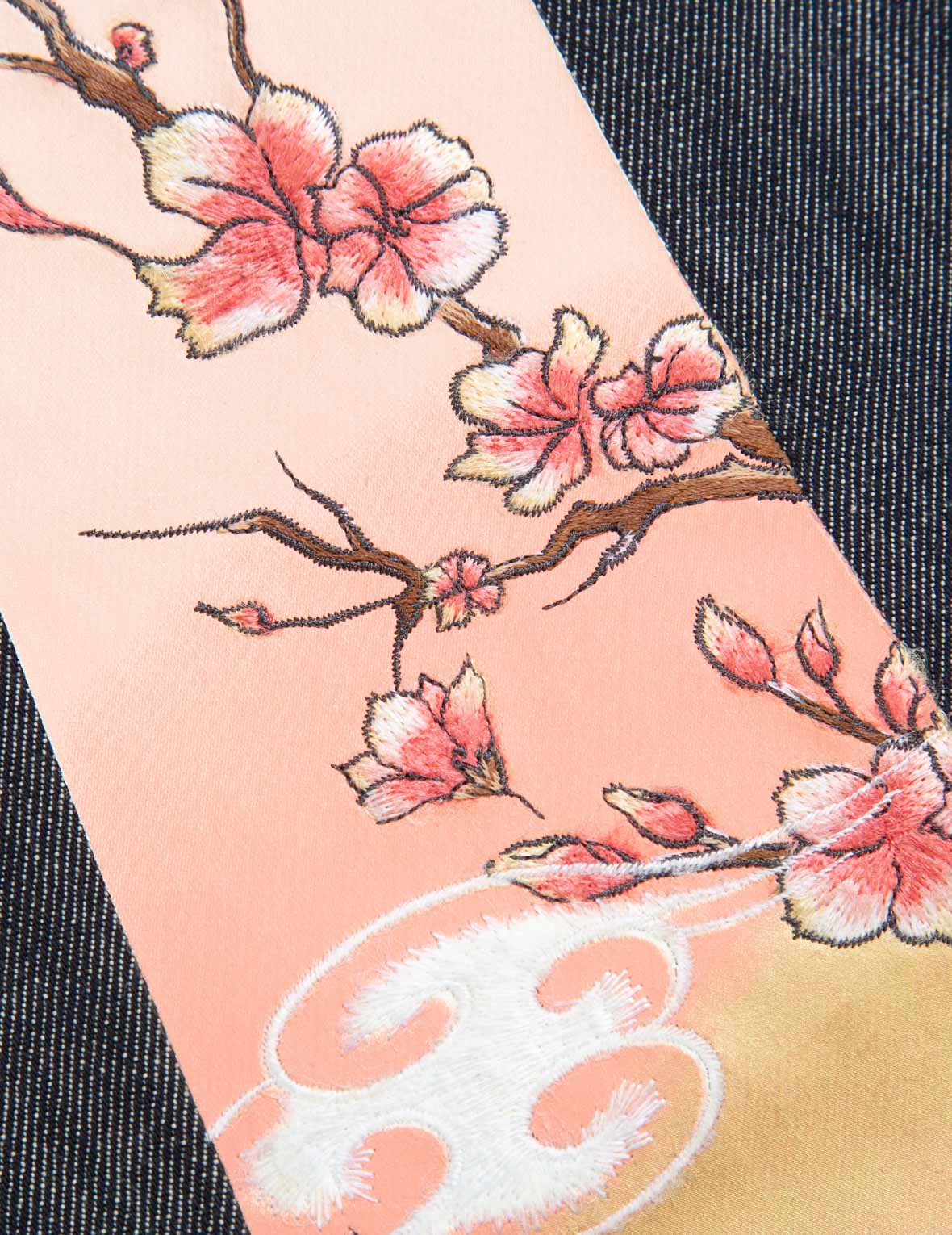 櫻花刺繡與織錦圖案大M男友款牛仔褲