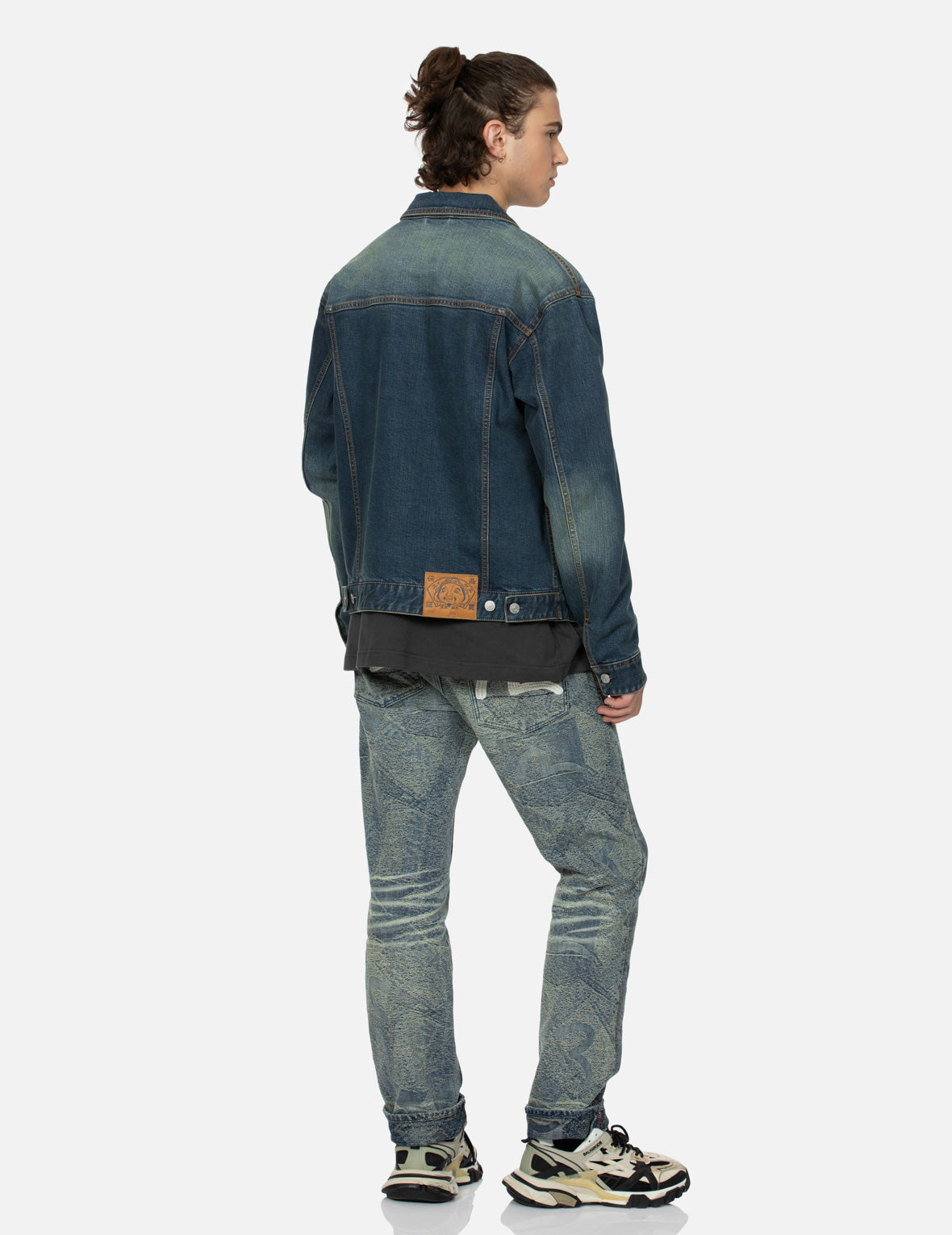 商標和佛頭老虎機刺繡寬版休閒牛仔外套