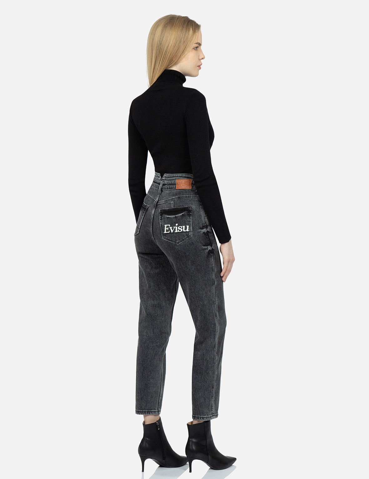 標誌刺繡錐形牛仔褲