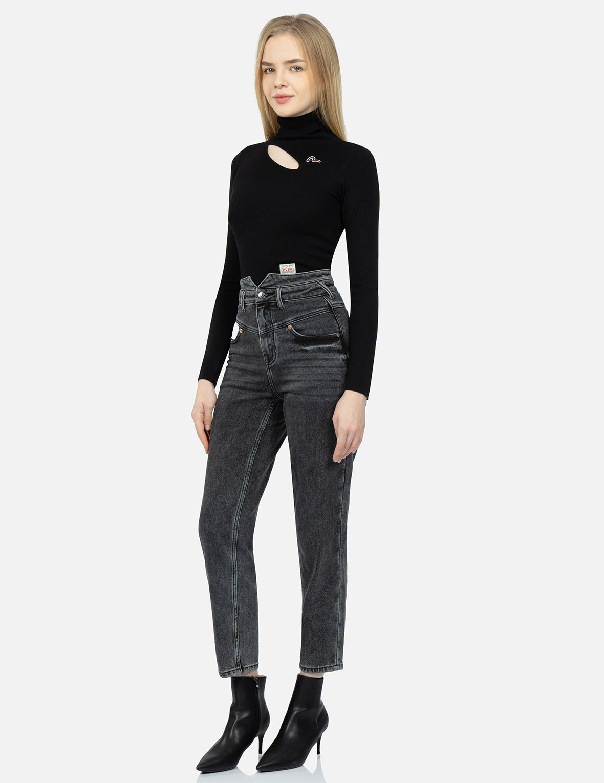 標誌刺繡錐形牛仔褲