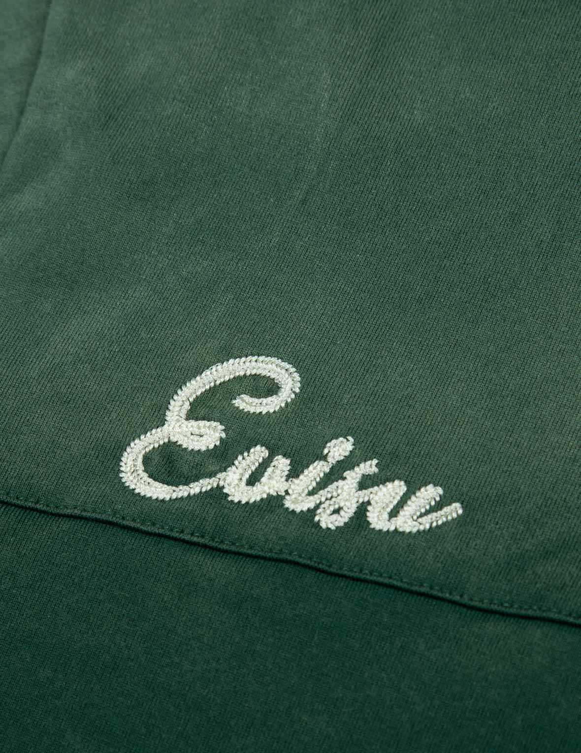 商標刺繡拼接寬鬆版型T恤