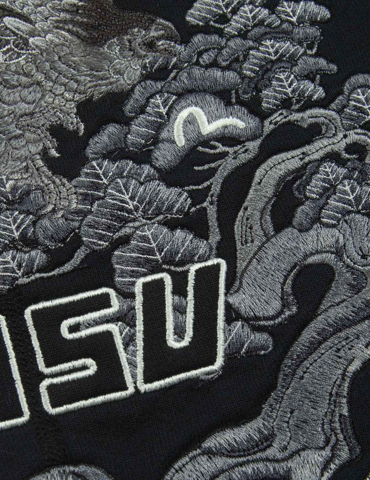 雄鷹與松樹圖案刺繡運動短褲