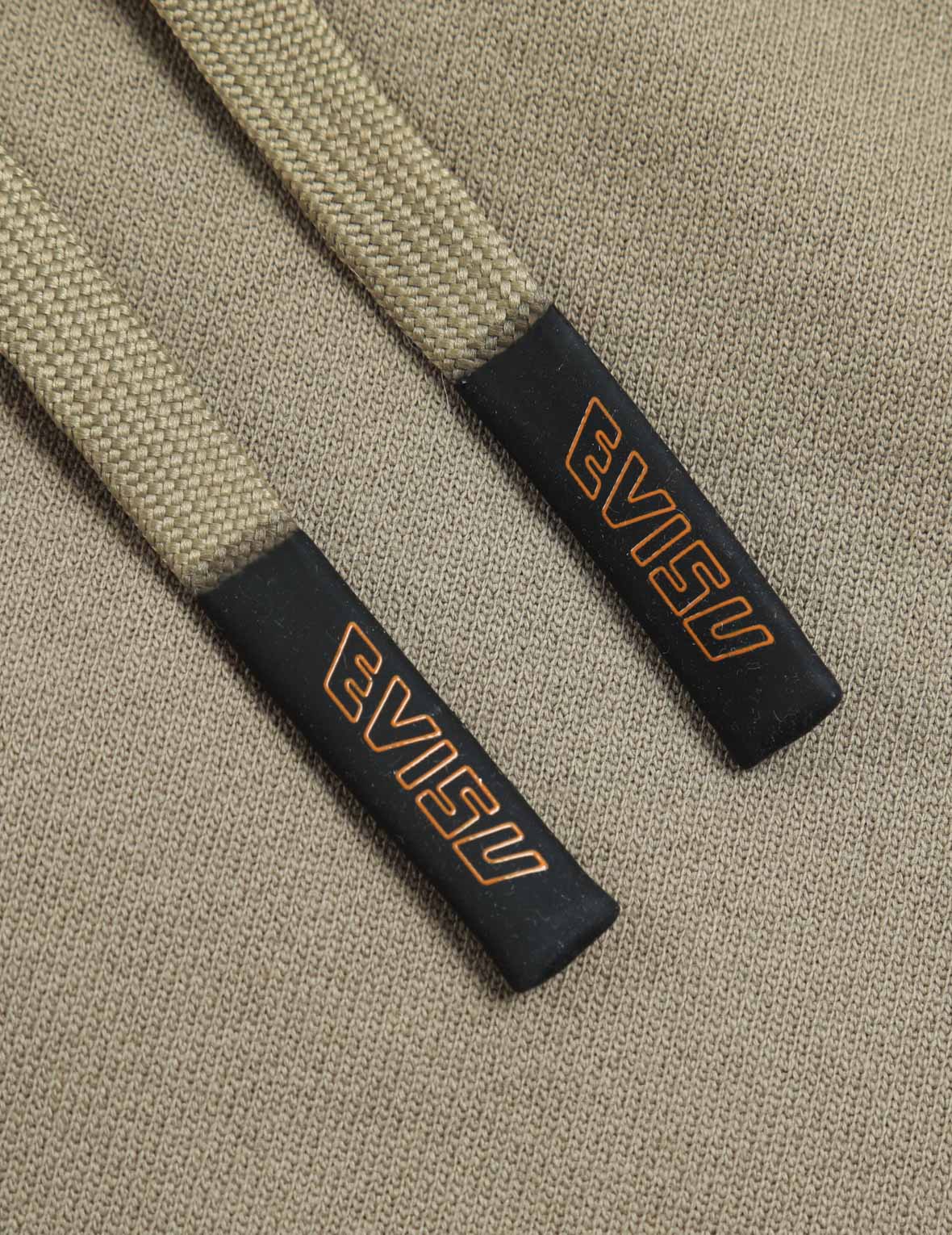 商標印花及家花刺繡短褲