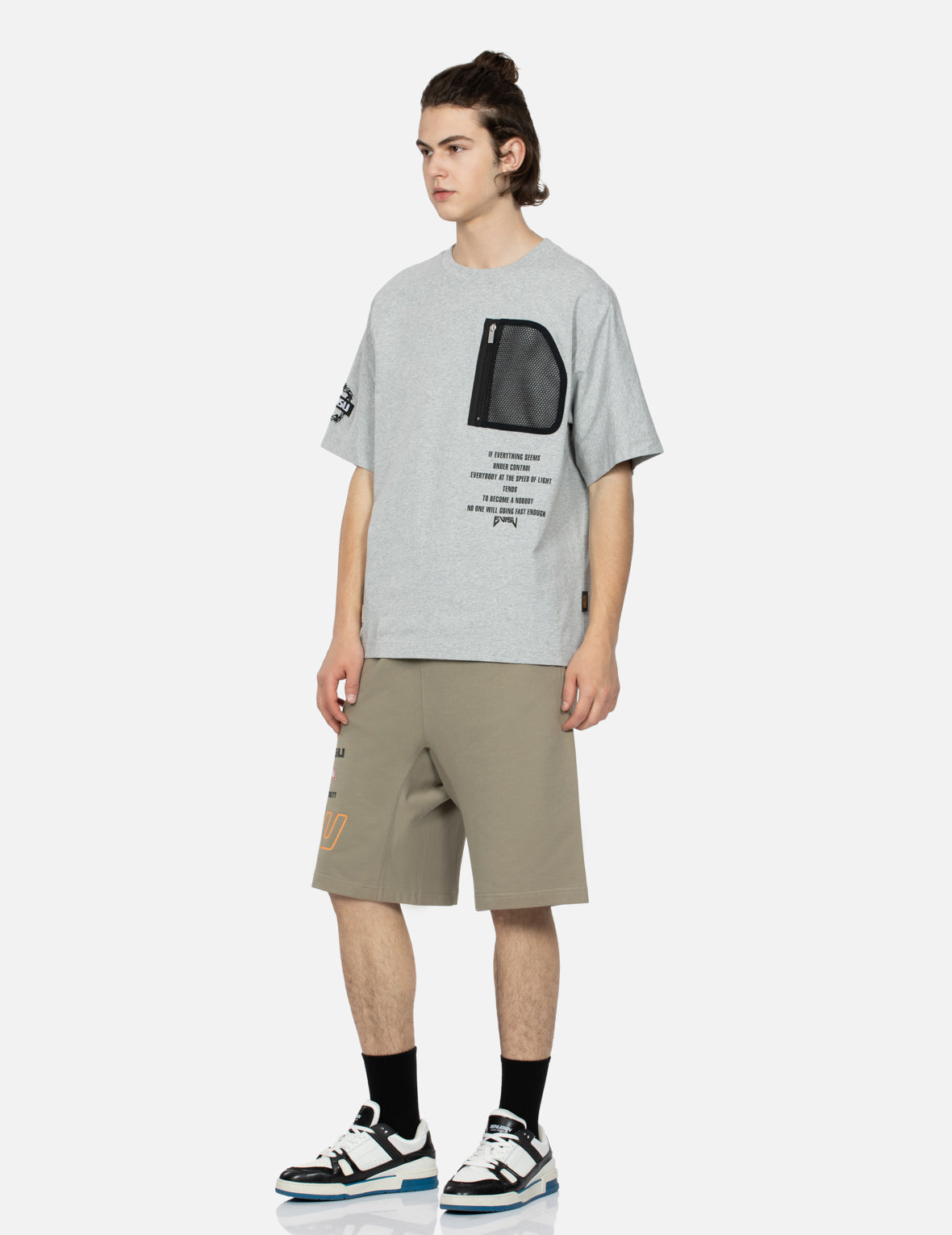 商標印花及家花刺繡短褲