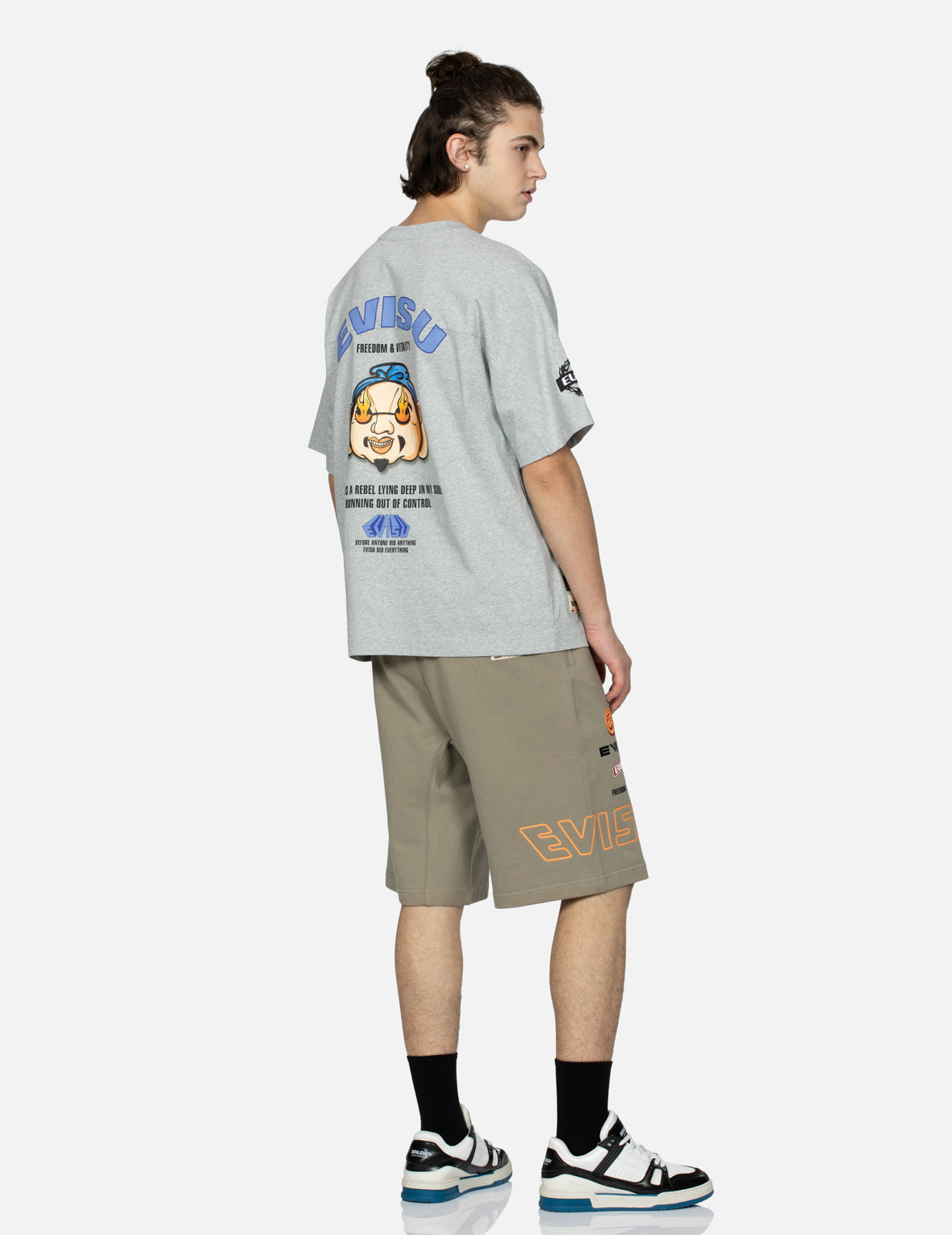 商標印花及家花刺繡短褲