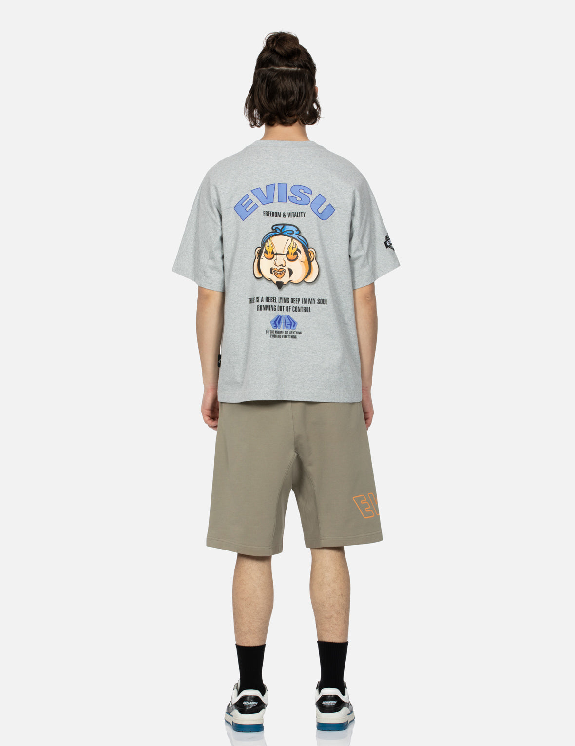 商標印花及家花刺繡短褲