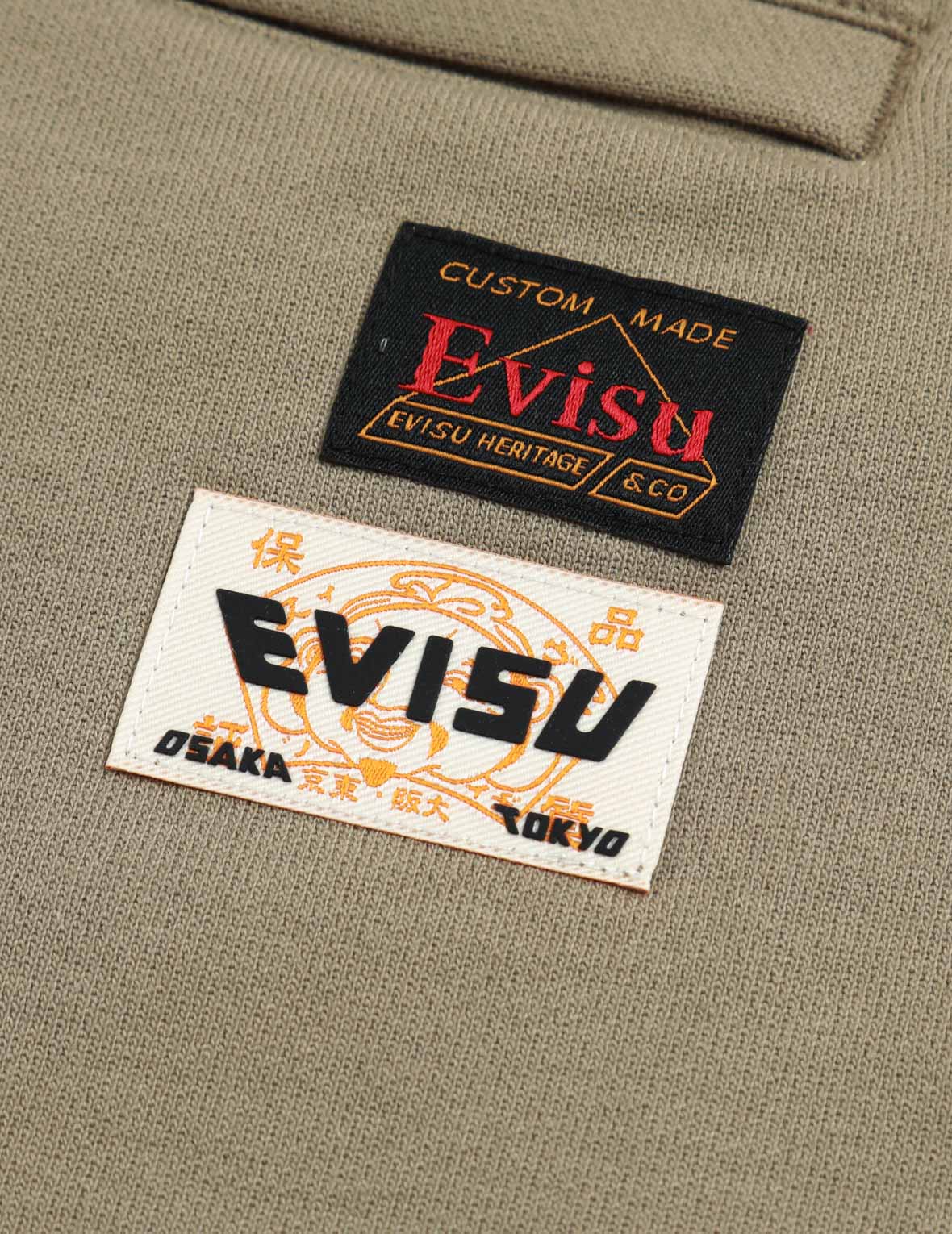 商標印花及家花刺繡短褲