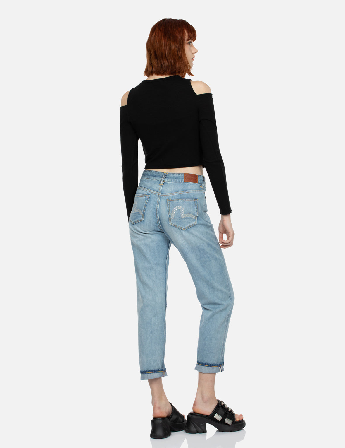 商標配件露肩和假兩件時尚版型上衣