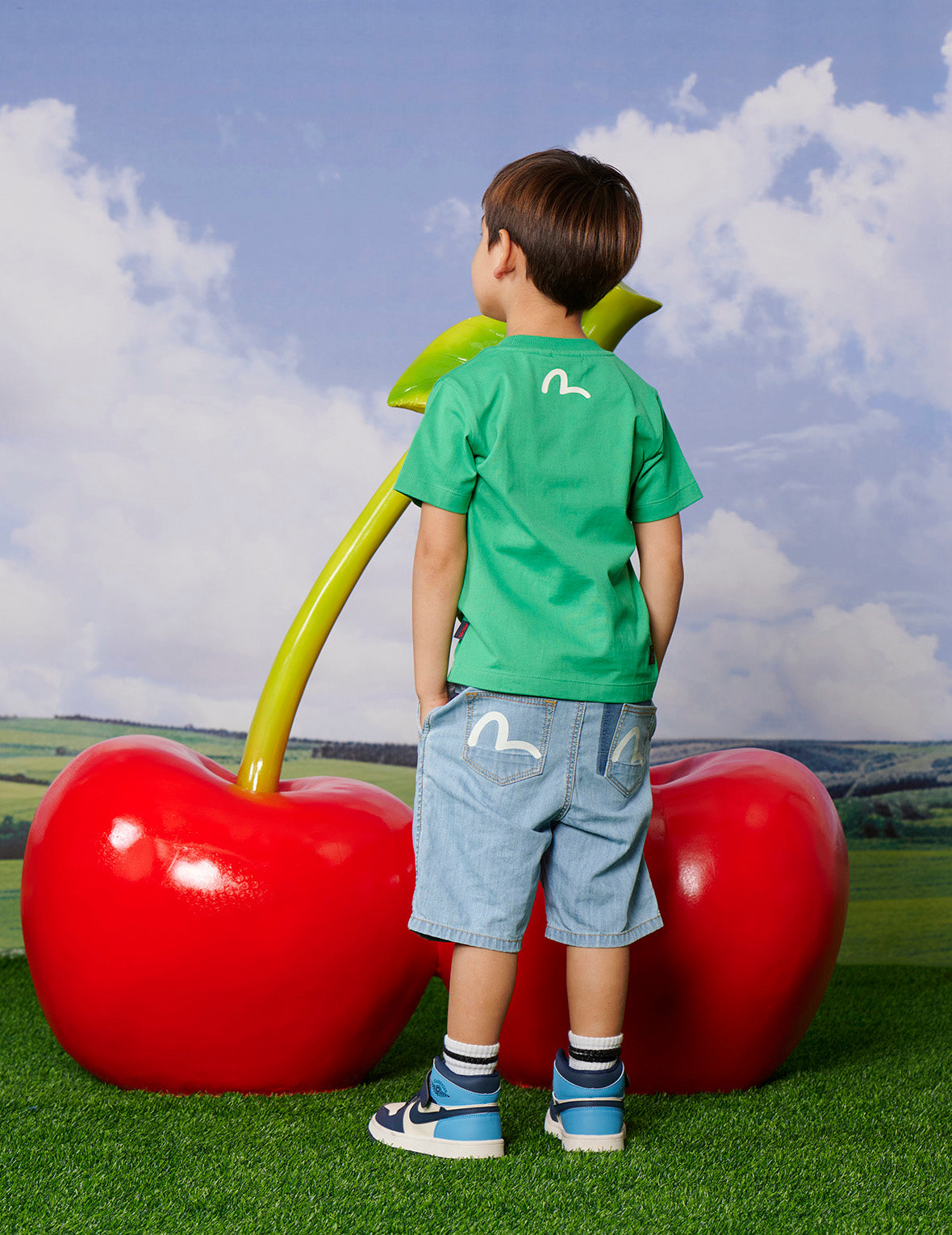 Seagull Print and Overlapping Multi-Pocket Regular Fit Denim Shorts