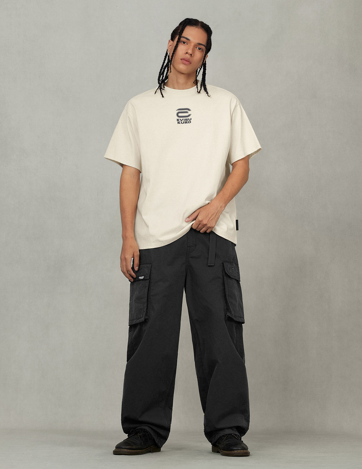 Logo Embroidery and multi-pocketsRelax Fit Cargo Pants