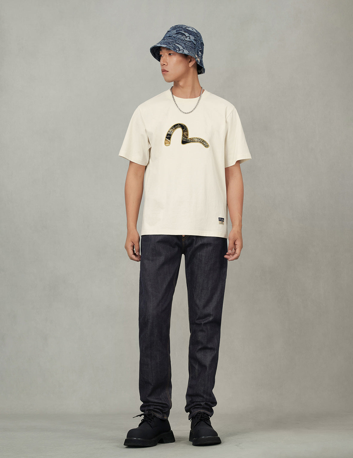 Brocade Seagull Appliqué Regular Fit Short Sleeves T-shirt