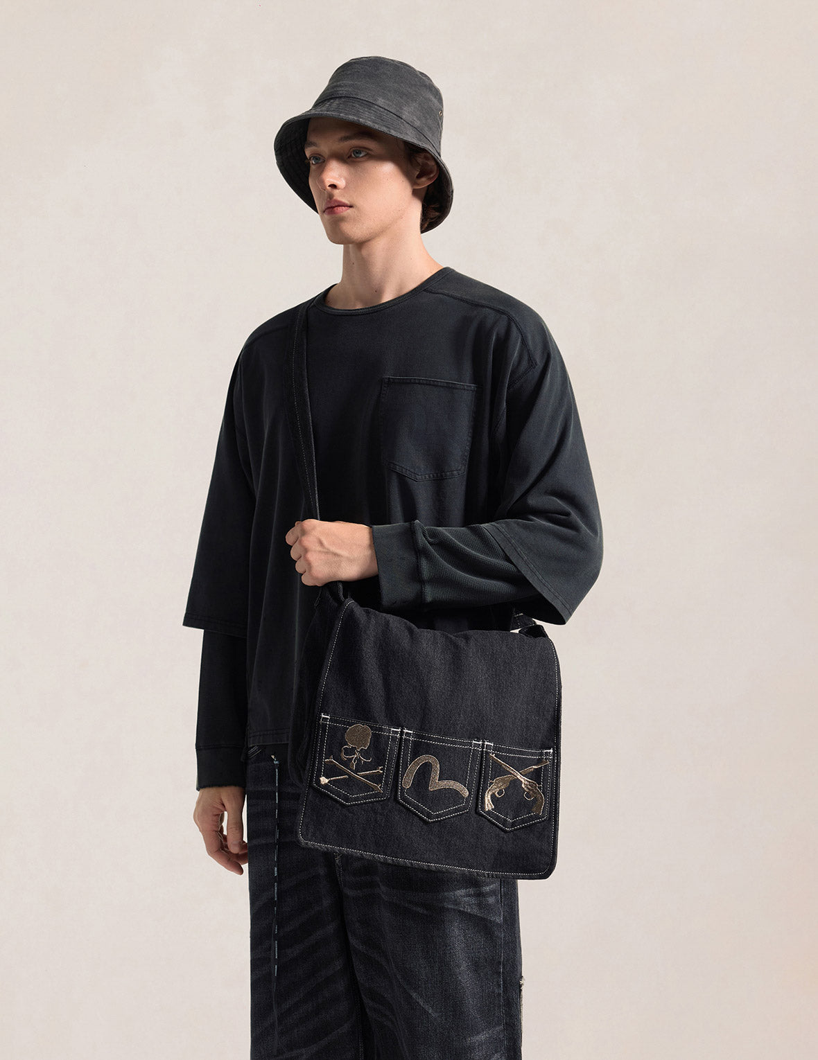 EVISU x mastermind JAPAN x roarguns 多口袋牛仔斜挎包
