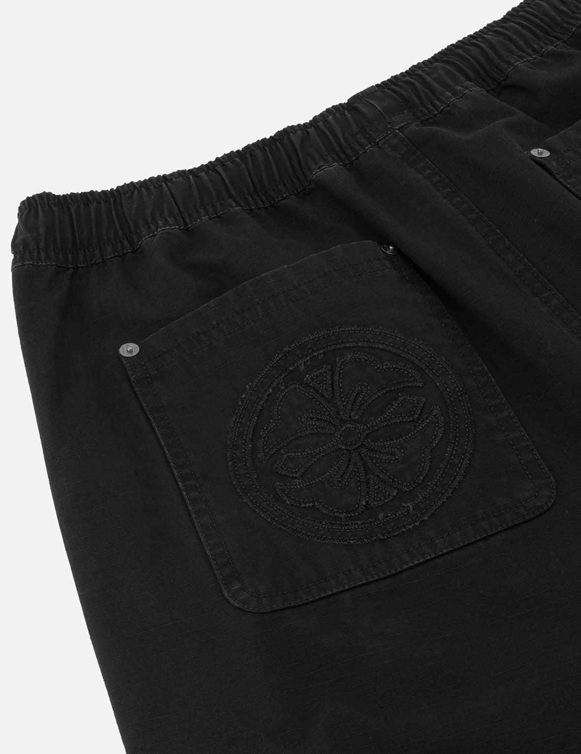 Kamon and "91" Appliqué Embroidery Regular Fit Cargo Shorts