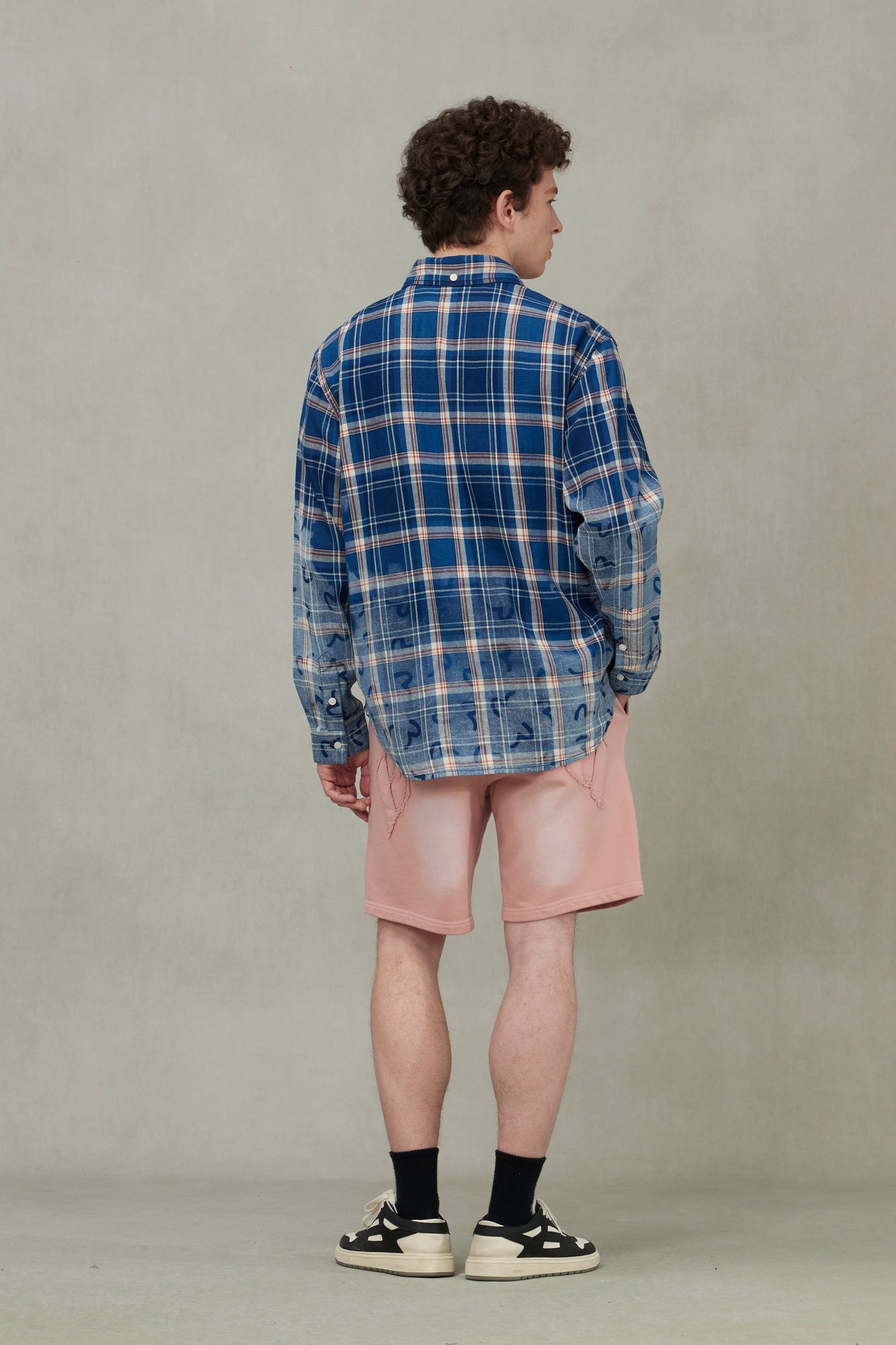 滿地海鷗印花寬版休閒長格紋襯衫