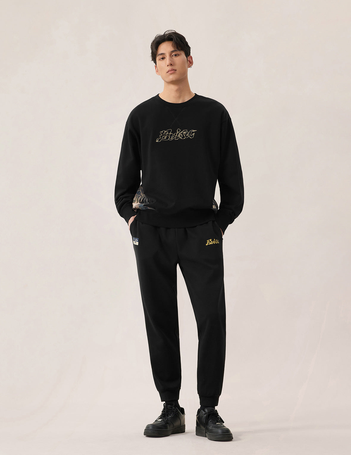 Seagull Brocade Appliqué Sweatpants