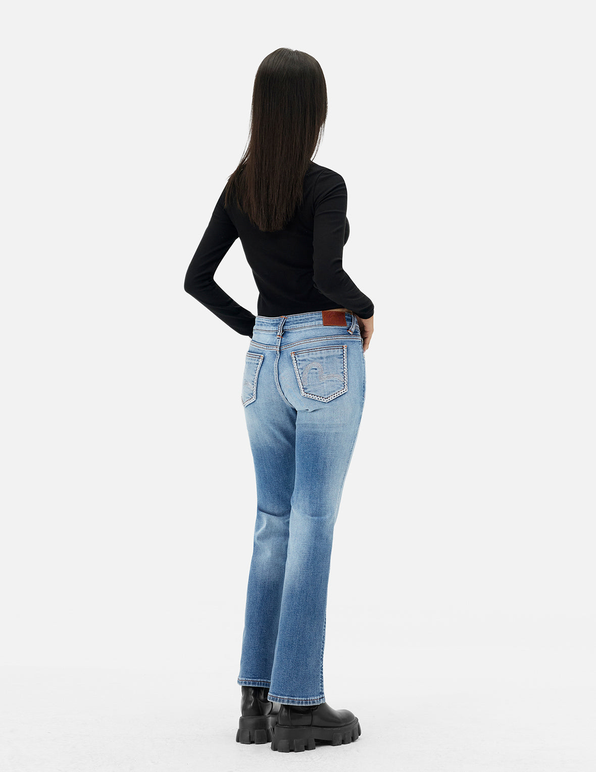 水洗海鷗與圖騰刺繡喇叭褲牛仔褲