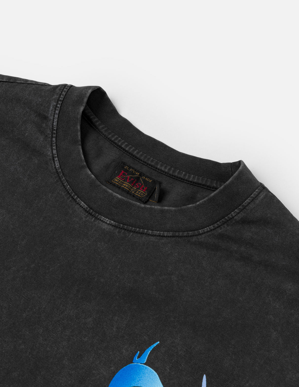 Devil-heart-shaped Seagull Emboss T-shirt