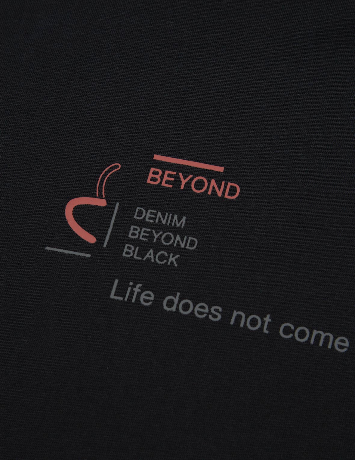 Logo and Slogan Print T-shirt