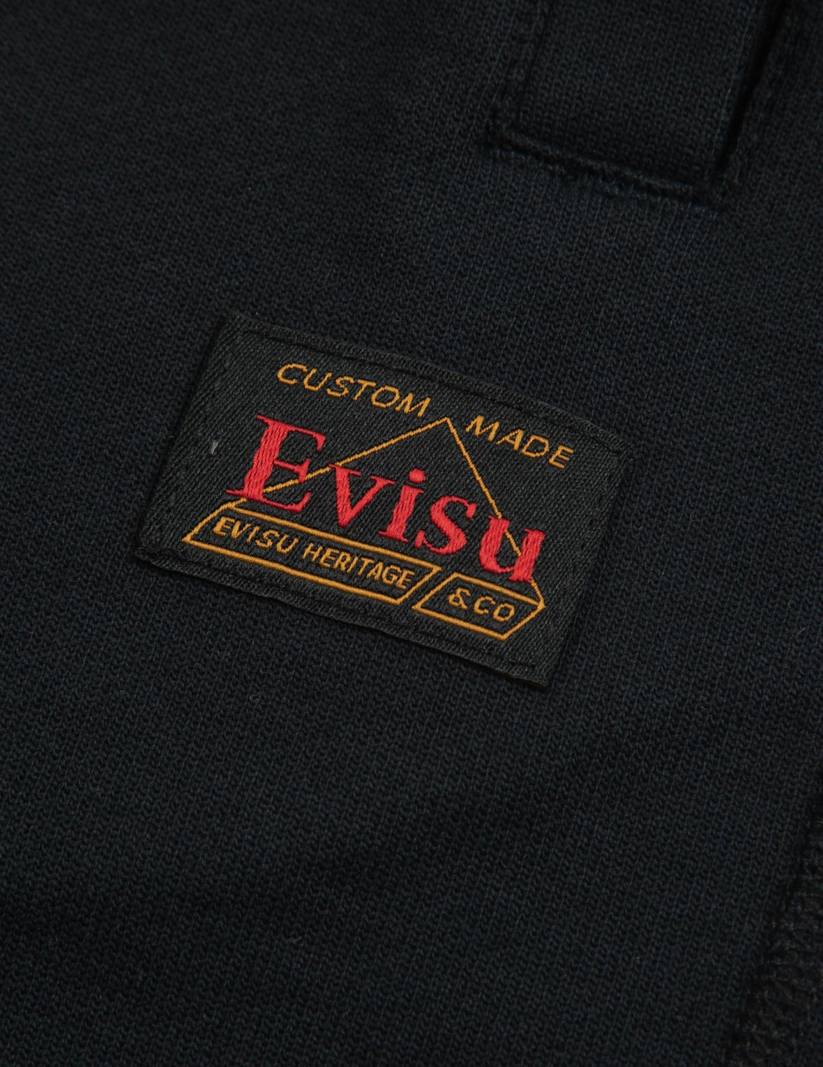 雄鷹與松樹圖案刺繡運動短褲