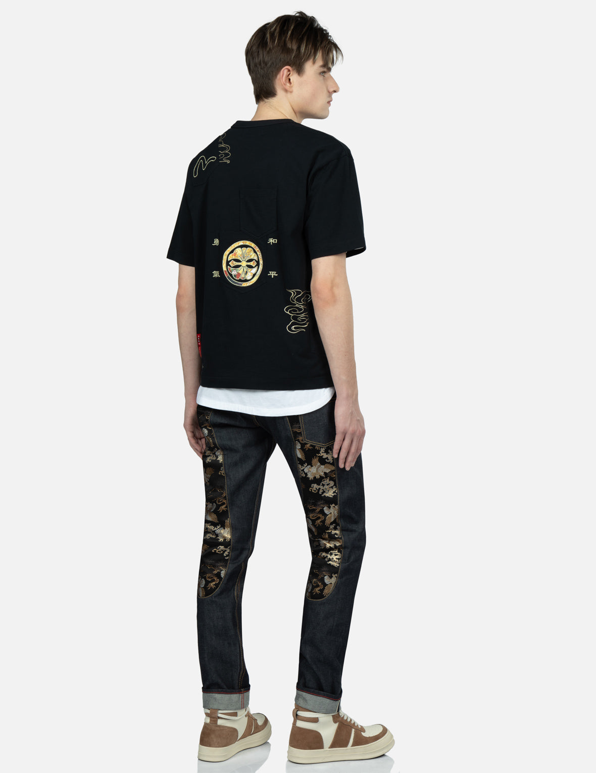 Brocade-pattern Seagull Appliqué Multi-Pocket T-Shirt