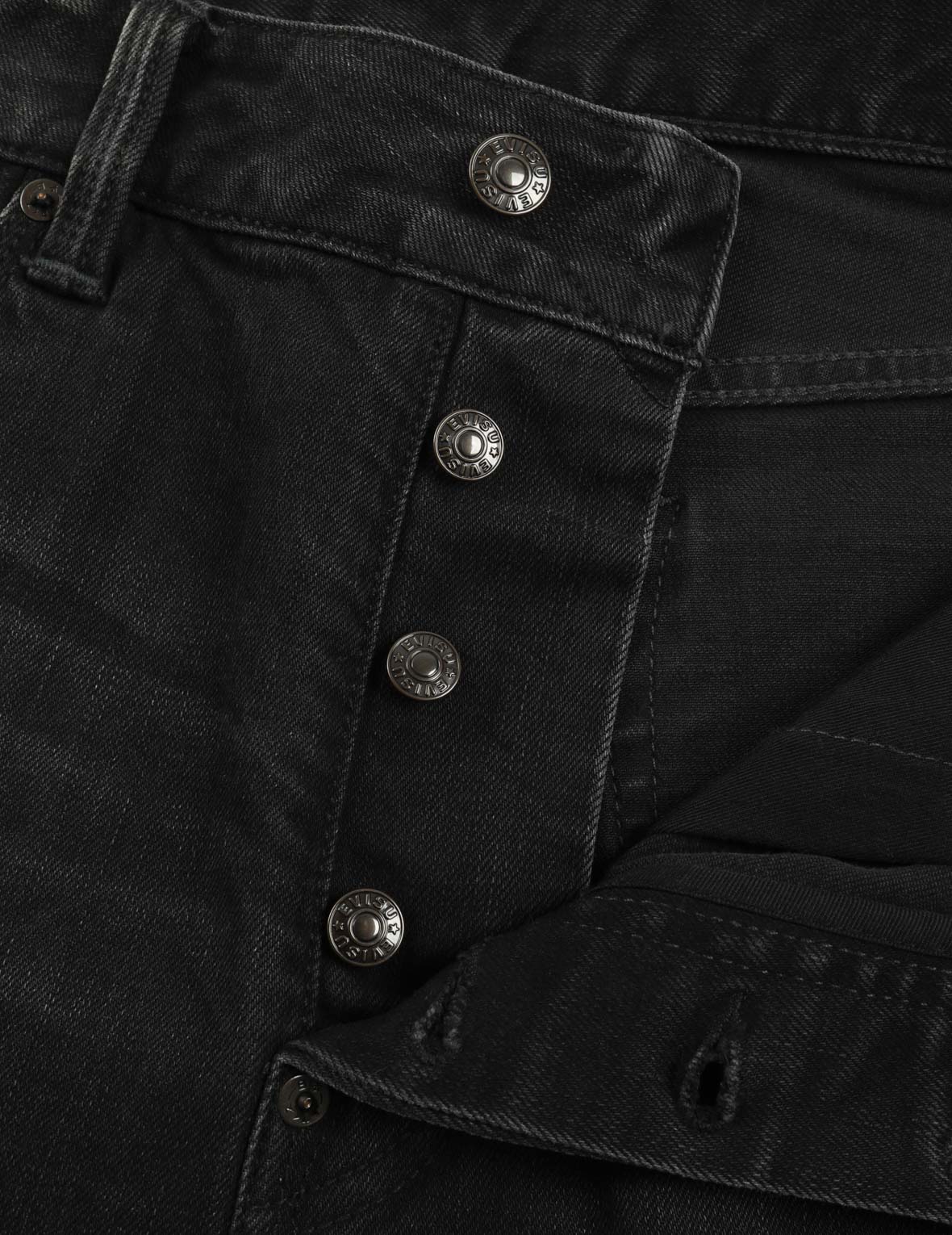 Seagull Appliqué Embroidery and Godhead Print
Relax Fit Denim Shorts