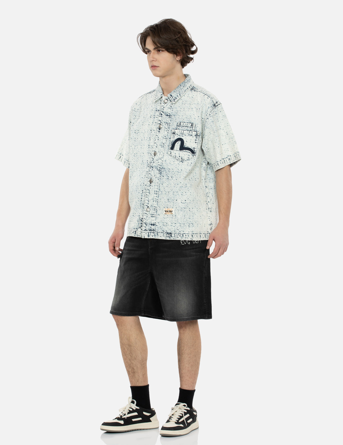 Seagull Appliqué Embroidery and Godhead Print
Relax Fit Denim Shorts